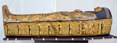 Nesjamono mumijos karstas ir viršelis, galbūt rastas Deir El Bahri mieste, Naujojoje karalystėje, apie 1100 m. pr. Kr. (dažyta mediena)polis autorstwa Egyptian 20th Dynasty