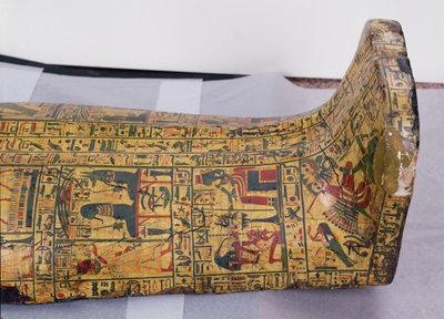 Szczegół dolnej zewnętrznej pokrywy mumii Nesyamona, prawdopodobnie znalezionej w Deir El-Bahri, Nowe Królestwo, ok. 1100 pne (malowane drewno) autorstwa Egyptian 20th Dynasty