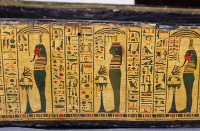 Szczegół zewnętrznej podstawy trumny mumii Nesyamona, prawdopodobnie znaleziony w Deir El-Bahri, Nowe Królestwo, ok. 1100 pne (malowane drewno) autorstwa Egyptian 20th Dynasty