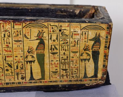Szczegół zewnętrznej podstawy trumny mumii Nesyamona, prawdopodobnie znaleziony w Deir El-Bahri, Nowe Królestwo, ok. 1100 pne (malowane drewno) autorstwa Egyptian 20th Dynasty