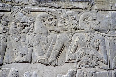 Płaskorzeźba przedstawiająca „Więźniów Północy” w bitwie pod Ramzesem III, Wielka Świątynia Medinet (kamień) autorstwa Egyptian 20th Dynasty