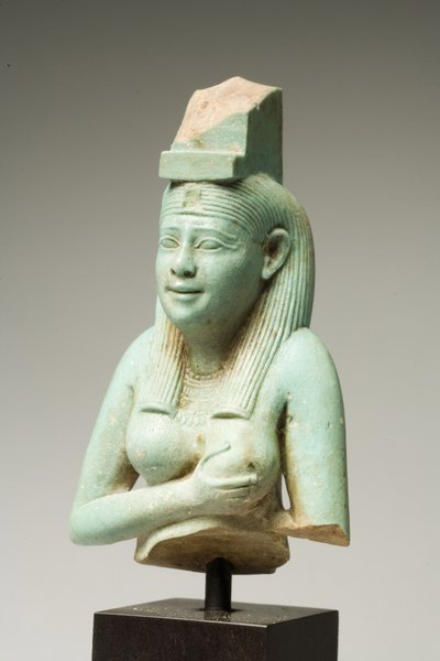 Fragment Izydy, późny okres dynastyczny (fajans) (zob. także 270350) autorstwa Egyptian 26th Dynasty