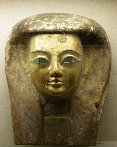 Głowa z sarkofagu, okres Sait (drewno palmowe ze złotym liściem) autorstwa Egyptian 26th Dynasty