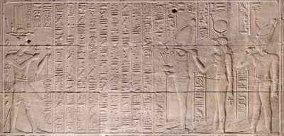 Płaskorzeźby w wewnętrznym sanktuarium, świątynia Philae, Asuan, Egipt autorstwa Egyptian 30th Dynasty
