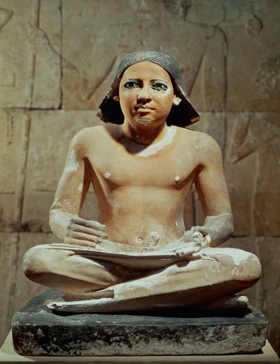 Siedzący skryba trzymający zwój (rzeźba) autorstwa Egyptian 4th Dynasty