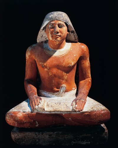 Starożytny Egipt: posąg siedzącego skryby z nekropolii w Sakkarze (Sakkara), V dynastia, starożytne imperium (wapień) autorstwa Egyptian 5th Dynasty