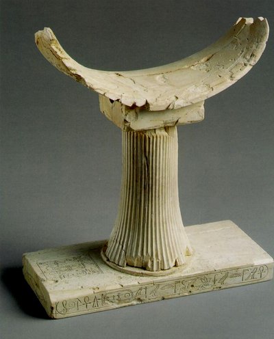 Zagłówek z imieniem Pepi II kość słoniowa autorstwa Egyptian 6th Dynasty