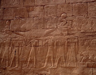 Starożytność egipska: płaskorzeźba ze świątyni Karnak (Karnak), Luksor, Egipt autorstwa Egyptian Egyptian