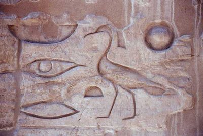 Hieroglify z kolumny, Świątynia Luksorska (zdjęcie) autorstwa Egyptian Egyptian