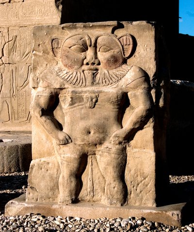 Starożytności egipskie: bóstwo Bes. Fragment płaskorzeźby świątyni poświęconej bogini Hathor. Świątynia Hathor, Dendera (Dendera), Egipt autorstwa Egyptian Ptolemaic Period