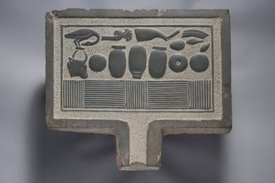 Tabela ofert (szarogłaz) autorstwa Egyptian Ptolemaic Period