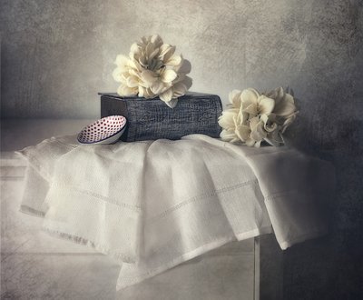 Elegancka kompozycja kwiatowa autorstwa Elena Arjona