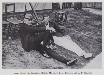 1914, po rundzie wyzwań, pan (obecnie lord) Balfour i A.F. Wilding (zdjęcie czarno-białe) autorstwa English Photographer