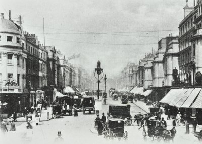 252-260 Regent Street, Westminster LB: patrząc na północ do Oxford Circus, 1890 autorstwa English Photographer