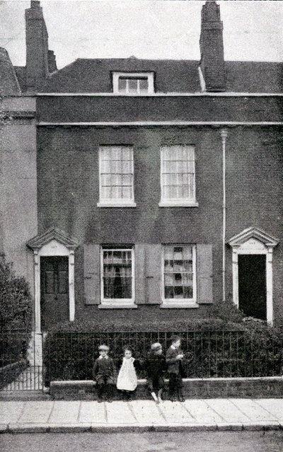 387, Commercial Road, Portsmouth, Hampshire, miejsce urodzenia Charlesa Dickensa 7 lutego 1812 r., ok. 1900 r. autorstwa English Photographer