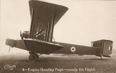 4-silnikowy samolot Handley Page, gotowy do lotu (zdjęcie czarno-białe) autorstwa English Photographer
