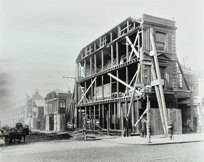 85 Stoke Newington Road: róg Stoke Newington Road i Prince George Road, 1897 autorstwa English Photographer
