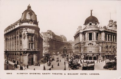 Aldwych, Londyn, Gaiety Theatre, Waldorf Hotel (zdjęcie czarno-białe) autorstwa English Photographer