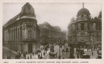 Aldwych pokazujący teatr Gaiety i hotel Waldorf autorstwa English Photographer