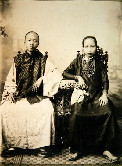 Chłopiec i dziewczynka Annamite w środkowym Wietnamie, ok. 1875 (druk albumowy) autorstwa English Photographer