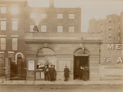 Dworzec kolejowy Baker Street, wejście wschodnie, Marylebone Road, Londyn; zdjęcie zrobione w maju 1908 autorstwa English Photographer