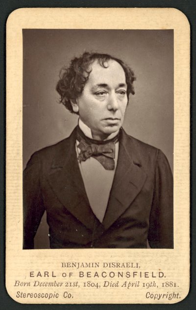 Benjamin Disraeli, hrabia Beaconsfield, pamiątkowa karta fotograficzna (zdjęcie czarno-białe) autorstwa English Photographer