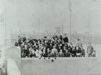 Tunel Blackwall: tłum zgromadzony na ceremonii otwarcia, 1897 autorstwa English Photographer