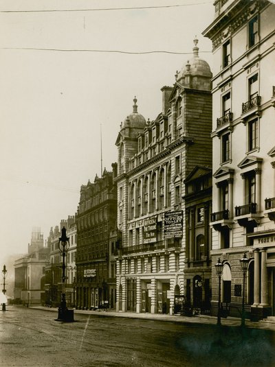 Carlton House, zbudowany na miejscu St Philips Chapel, Regent Street w Londynie, w 1904 r. autorstwa English Photographer