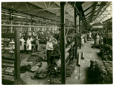 Uzwojenie szenilowe, fabryka dywanów, 1923 autorstwa English Photographer