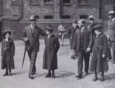 Szpital i Biblioteka Chetham, Manchester: Wizyta generała Smutsa, 7 lipca 1919 (zdjęcie czarno-białe) autorstwa English Photographer