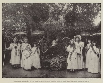 Dziecięcy festyn kwiatowy w ogrodach Królewskiego Towarzystwa Botanicznego, Regents Park, pani Garfords Dream of Beauty autorstwa English Photographer