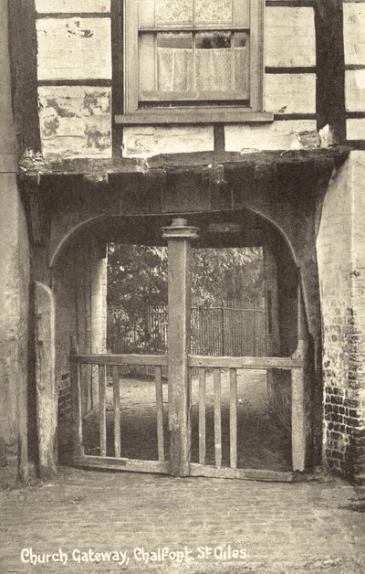 Church Gateway, Chalfont St Giles, Buckinghamshire (zdjęcie czarno-białe) autorstwa English Photographer