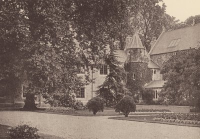 Klasztor Najświętszego Serca, Roehampton: Wschodnia część tarasu i dom rekolekcyjny (zdjęcie czarno-białe) autorstwa English Photographer