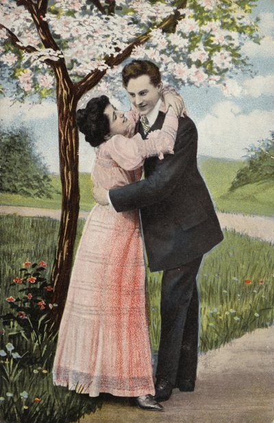 Para obejmująca się pod kwitnącym drzewem (chromolitho) autorstwa English Photographer