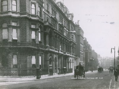 Curzon Street, Londyn autorstwa English Photographer