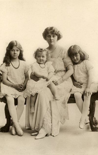 Daphne du Maurier jako niemowlę (zdjęcie czarno-białe) autorstwa English Photographer