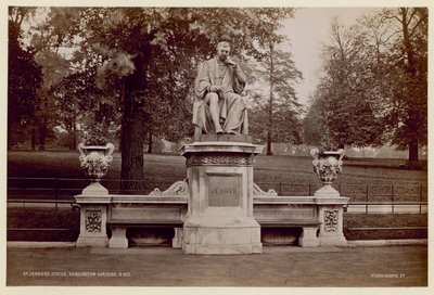 Pomnik dr Jennersa w Kensington Gardens autorstwa English Photographer