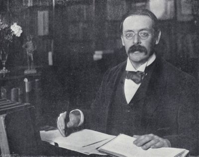 Edmund Gosse w swoim gabinecie (zdjęcie czarno-białe) autorstwa English Photographer