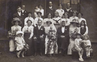 Edwardiańska fotografia ślubna, ok. 1910 r. (zdjęcie czarno-białe) autorstwa English Photographer