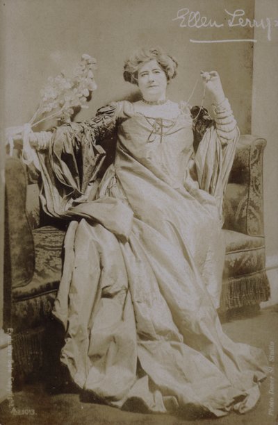 Ellen Terry (zdjęcie czarno-białe) autorstwa English Photographer