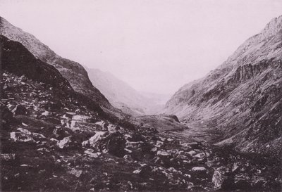 Wejście na przełęcz Llanberis (zdjęcie czarno-białe) autorstwa English Photographer