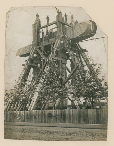 Wznoszenie Igły Kleopatry na nabrzeżu Tamizy, 12 września 1878 r. autorstwa English Photographer