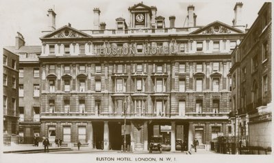 Euston Hotel, Londyn NW1 autorstwa English Photographer