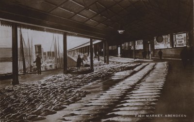 Targ Rybny, Aberdeen, Szkocja (zdjęcie czarno-białe) autorstwa English Photographer