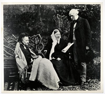 Florence Nightingale, Partenope, Lady Verney i Sir Harry Verney w Claydon House autorstwa English Photographer