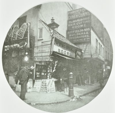 Fouberts Place, Westminster LB: przy Kingly Street, 1890 autorstwa English Photographer