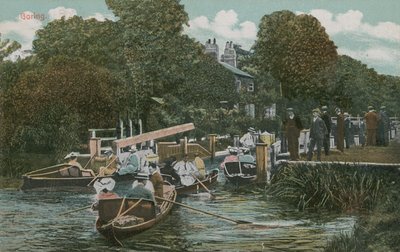 Góring - pływanie łódką po rzece. Pocztówka wysłana w 1913 roku. autorstwa English Photographer