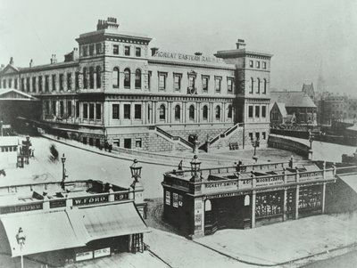 Wielki Terminus Wschodni w Bishopsgate: na zewnątrz, 1862 autorstwa English Photographer