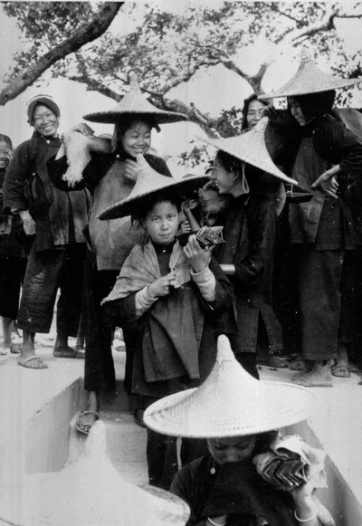 Grupa kobiet w Hongkongu autorstwa English Photographer