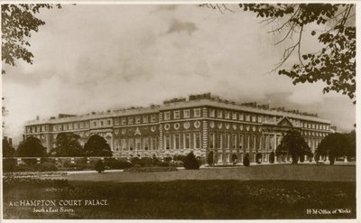 Pałac Hampton Court, fronty południowe i wschodnie autorstwa English Photographer